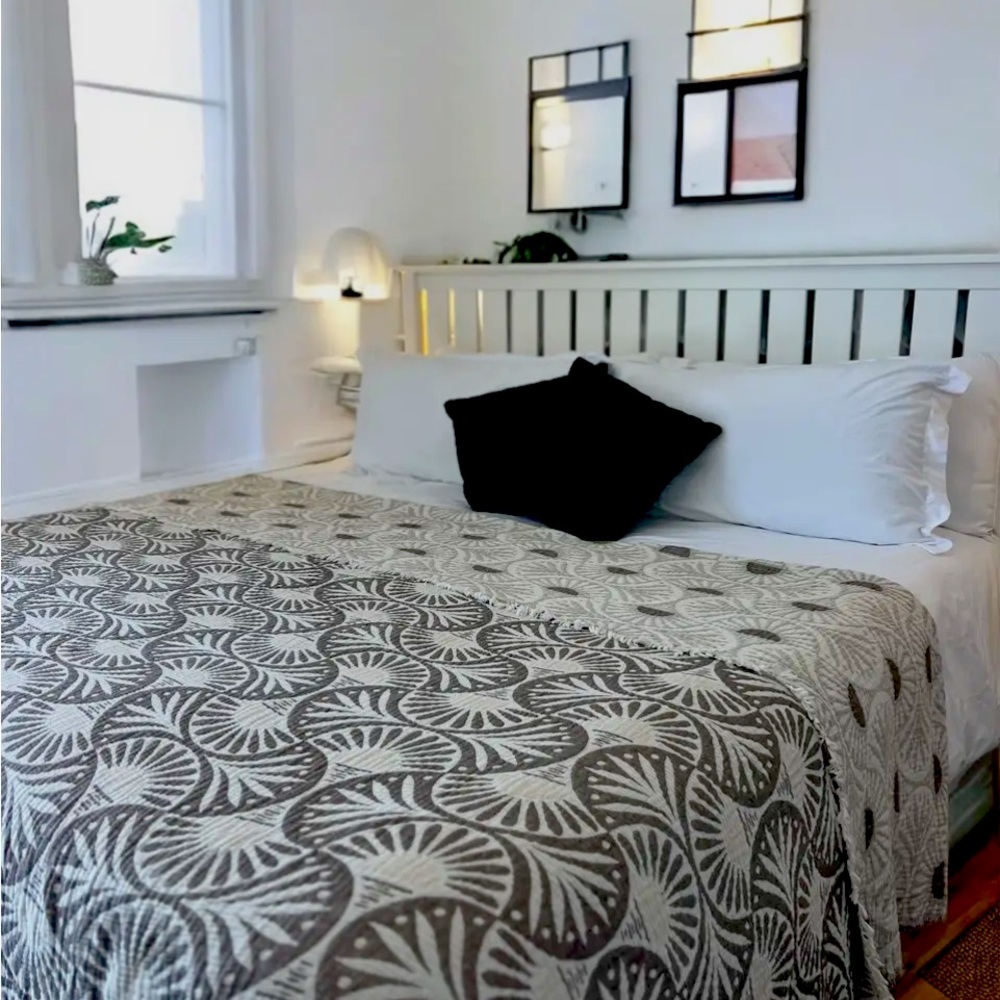 Ginkgo Deco Leaf Quilt Bedspread Comforter 2 Side FLiPSiDE Tan + Cream NEW! - Picture 10 of 13